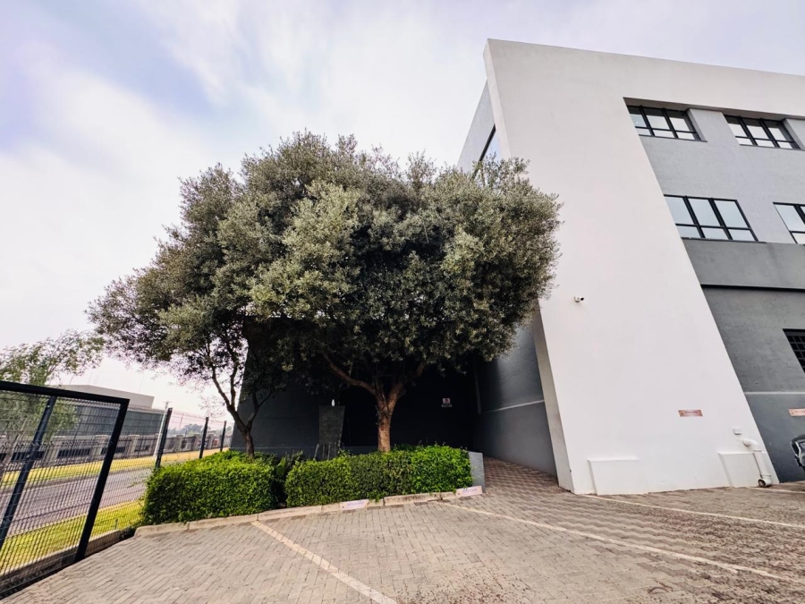 To Let Commercial Property for Rent in Midridge Park Gauteng