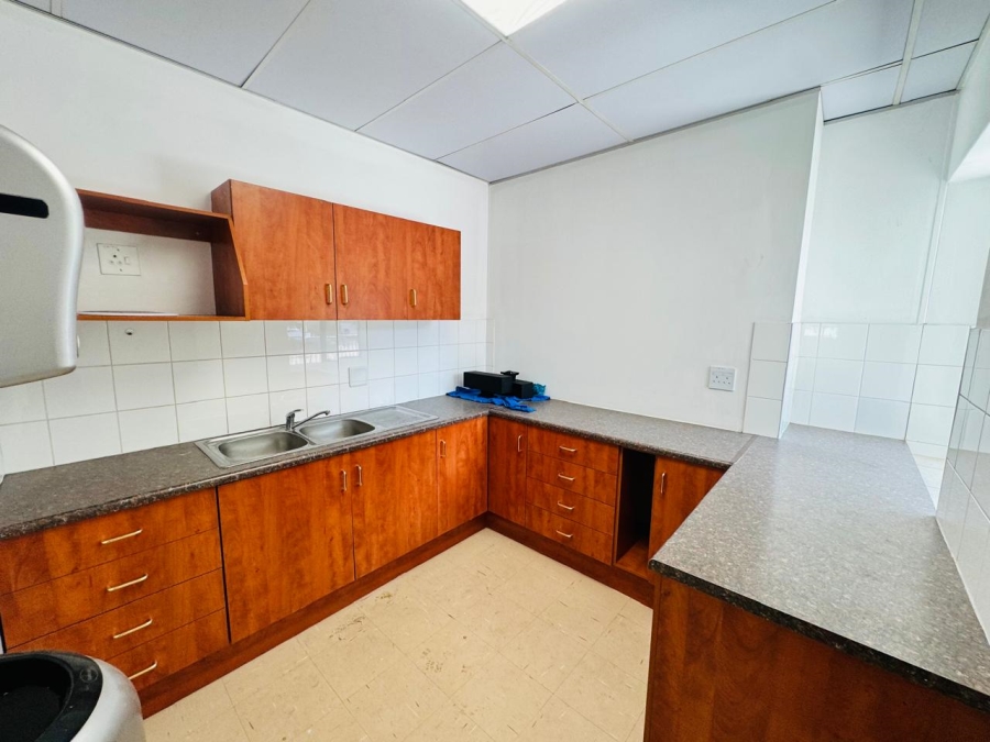 To Let Commercial Property for Rent in Vorna Valley Gauteng