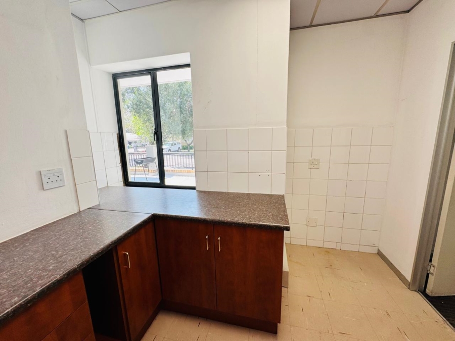 To Let Commercial Property for Rent in Vorna Valley Gauteng