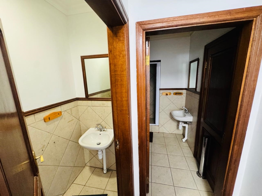 To Let Commercial Property for Rent in Vorna Valley Gauteng
