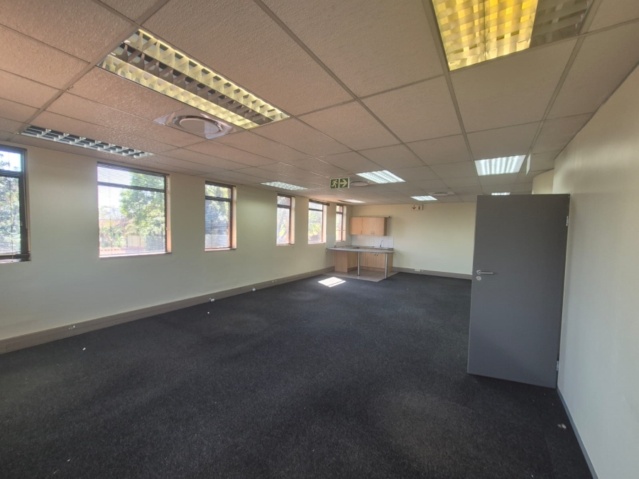 To Let Commercial Property for Rent in Die Hoewes Gauteng