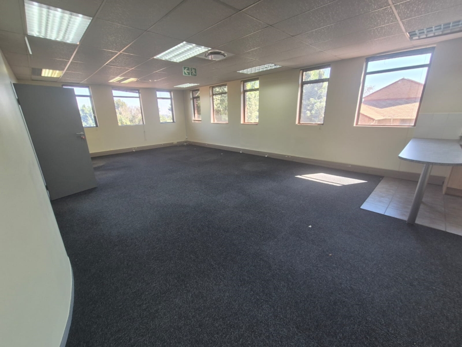 To Let Commercial Property for Rent in Die Hoewes Gauteng