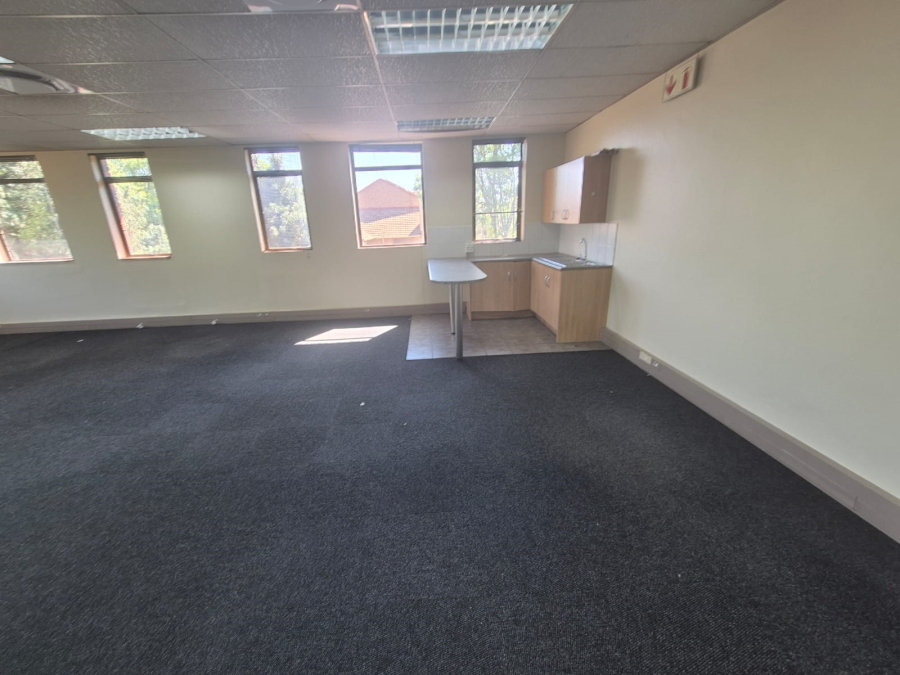 To Let Commercial Property for Rent in Die Hoewes Gauteng