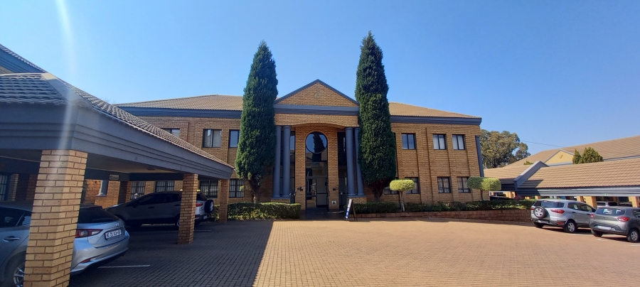 To Let Commercial Property for Rent in Die Hoewes Gauteng
