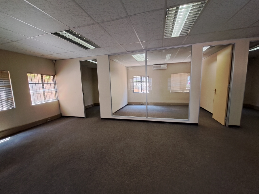 To Let Commercial Property for Rent in Die Hoewes Gauteng
