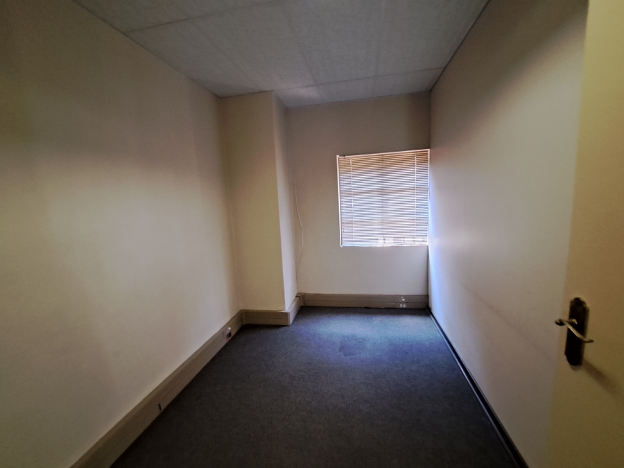 To Let Commercial Property for Rent in Die Hoewes Gauteng