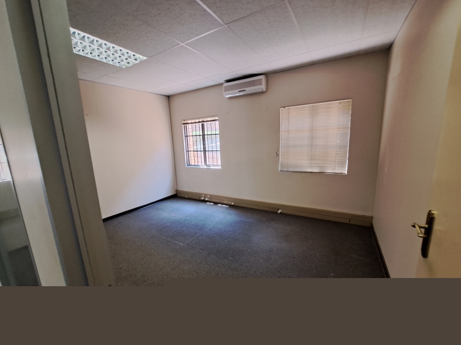 To Let Commercial Property for Rent in Die Hoewes Gauteng