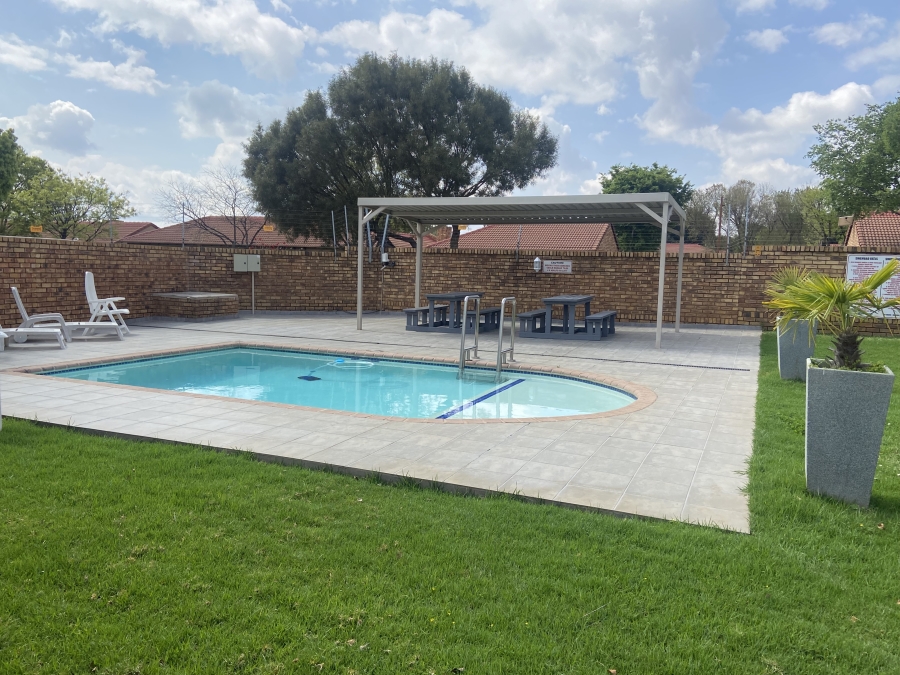 To Let 3 Bedroom Property for Rent in Elardus Park Gauteng