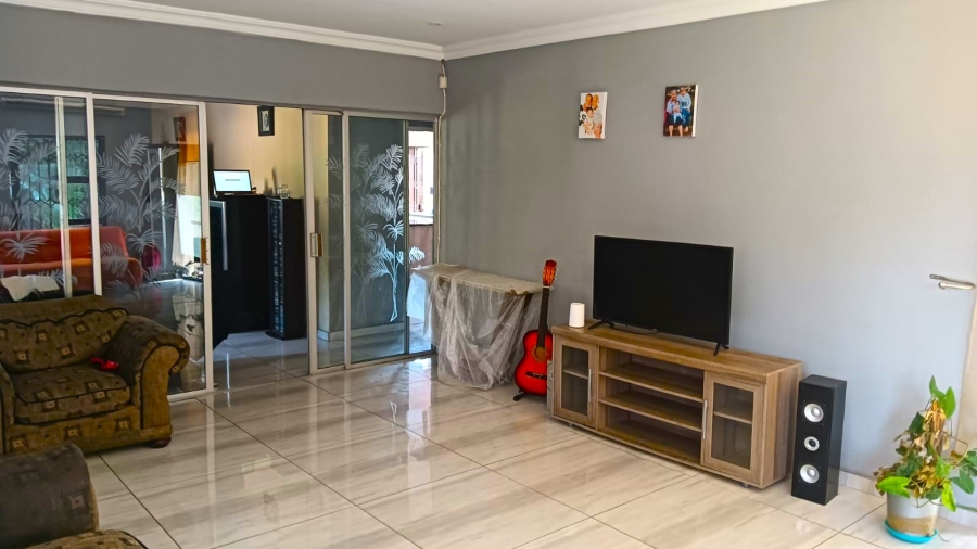 To Let 4 Bedroom Property for Rent in Edleen Gauteng