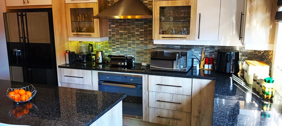 To Let 4 Bedroom Property for Rent in Edleen Gauteng