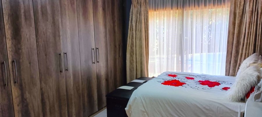To Let 4 Bedroom Property for Rent in Edleen Gauteng