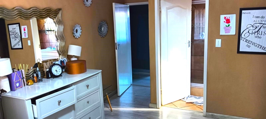 To Let 4 Bedroom Property for Rent in Edleen Gauteng