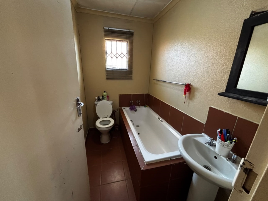 3 Bedroom Property for Sale in Windmill Park Gauteng