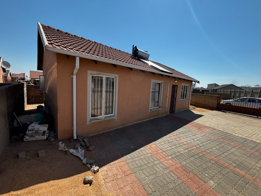 3 Bedroom Property for Sale in Windmill Park Gauteng