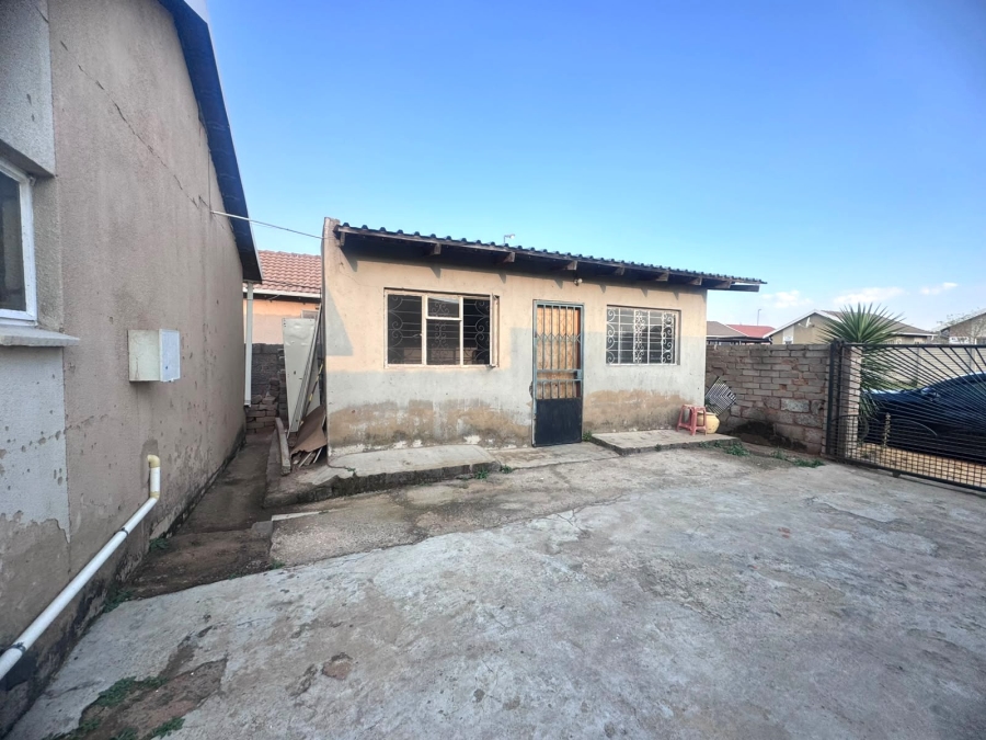 4 Bedroom Property for Sale in Windmill Park Gauteng