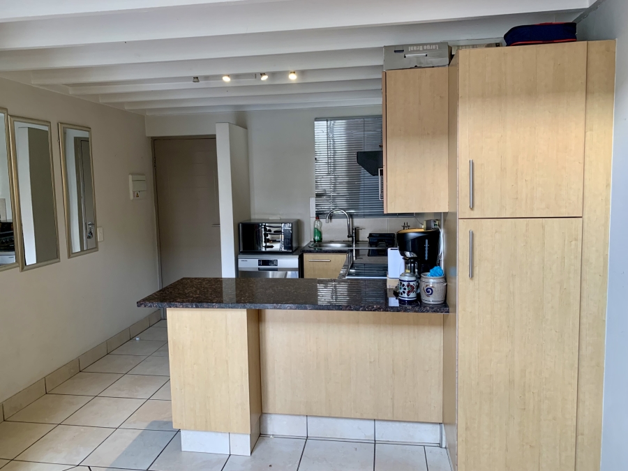 To Let 2 Bedroom Property for Rent in Sunninghill Gauteng