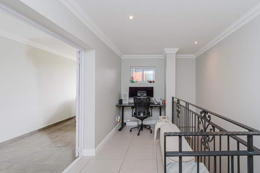 2 Bedroom Property for Sale in Bryanston Gauteng
