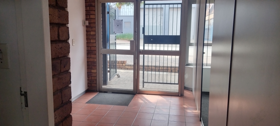 To Let Commercial Property for Rent in Benrose Gauteng