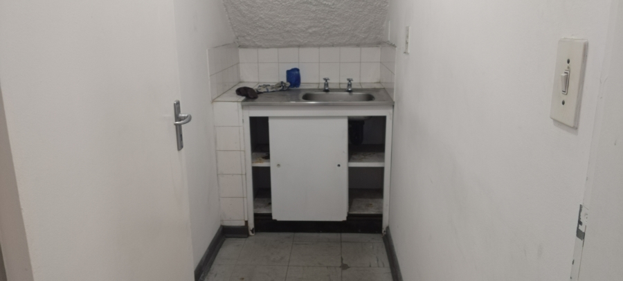 To Let Commercial Property for Rent in Benrose Gauteng