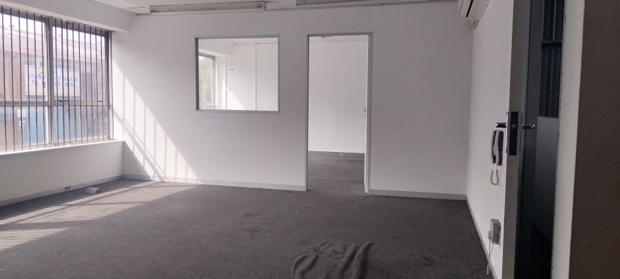 To Let Commercial Property for Rent in Benrose Gauteng