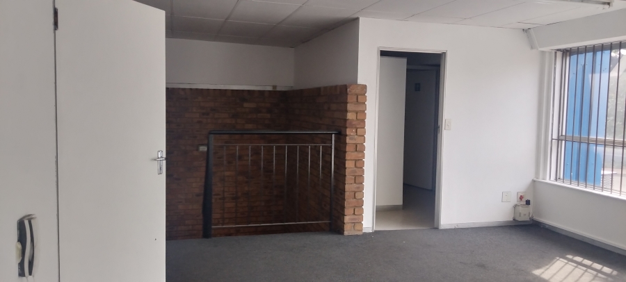 To Let Commercial Property for Rent in Benrose Gauteng