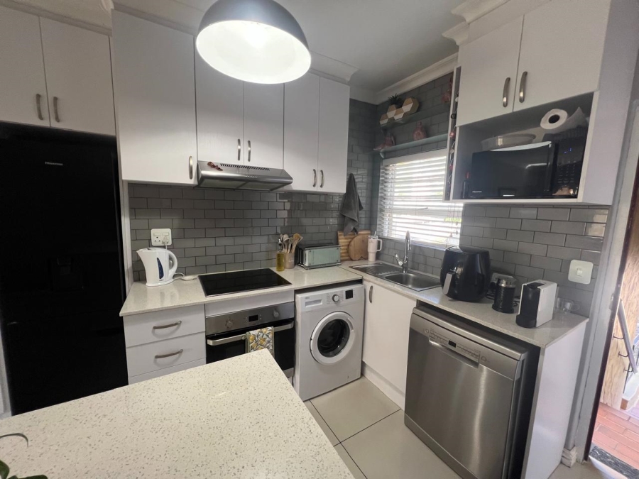 2 Bedroom Property for Sale in Benmore Gardens Gauteng