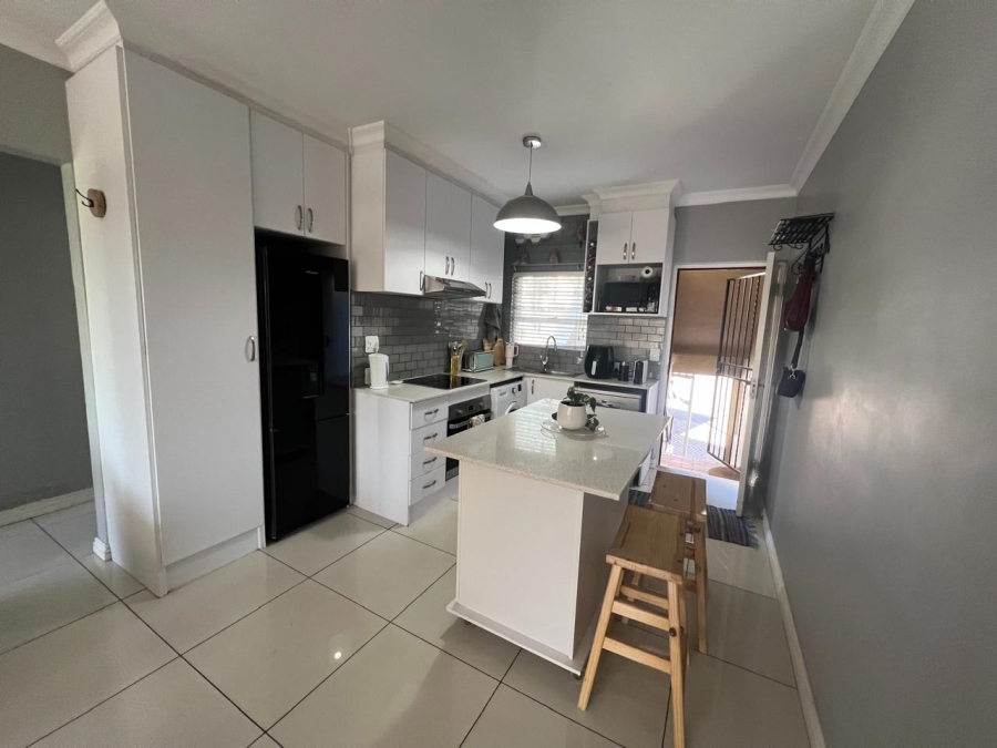 2 Bedroom Property for Sale in Benmore Gardens Gauteng