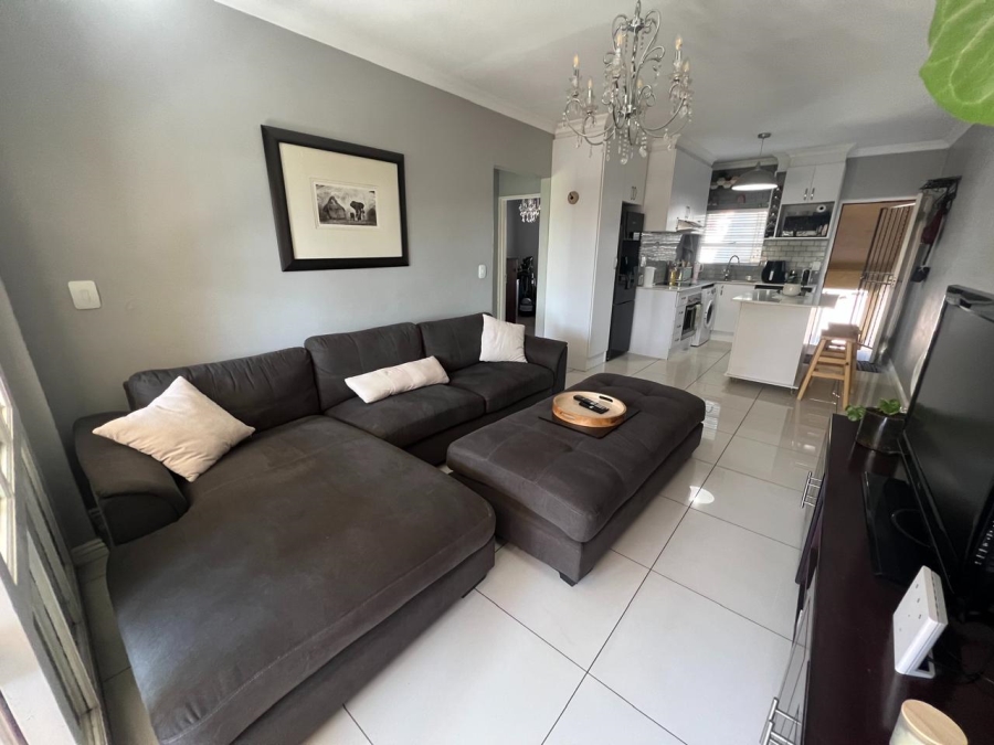 2 Bedroom Property for Sale in Benmore Gardens Gauteng