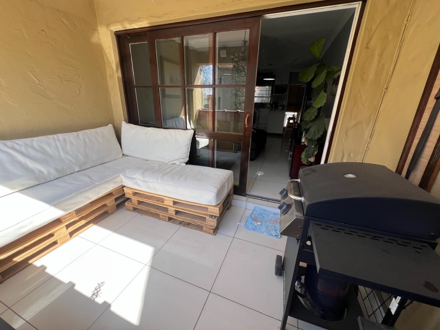 2 Bedroom Property for Sale in Benmore Gardens Gauteng