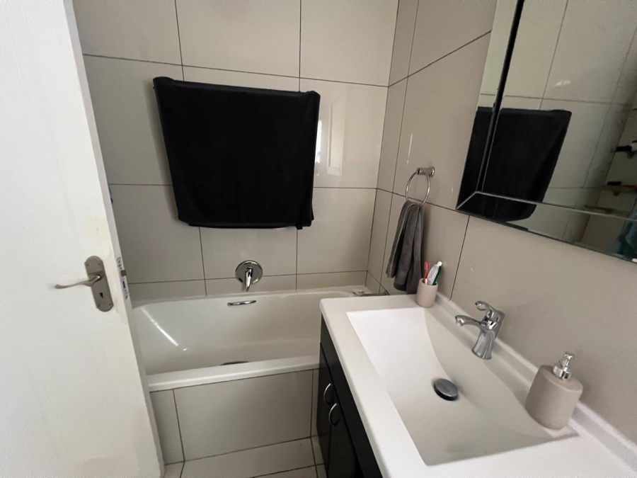 2 Bedroom Property for Sale in Benmore Gardens Gauteng