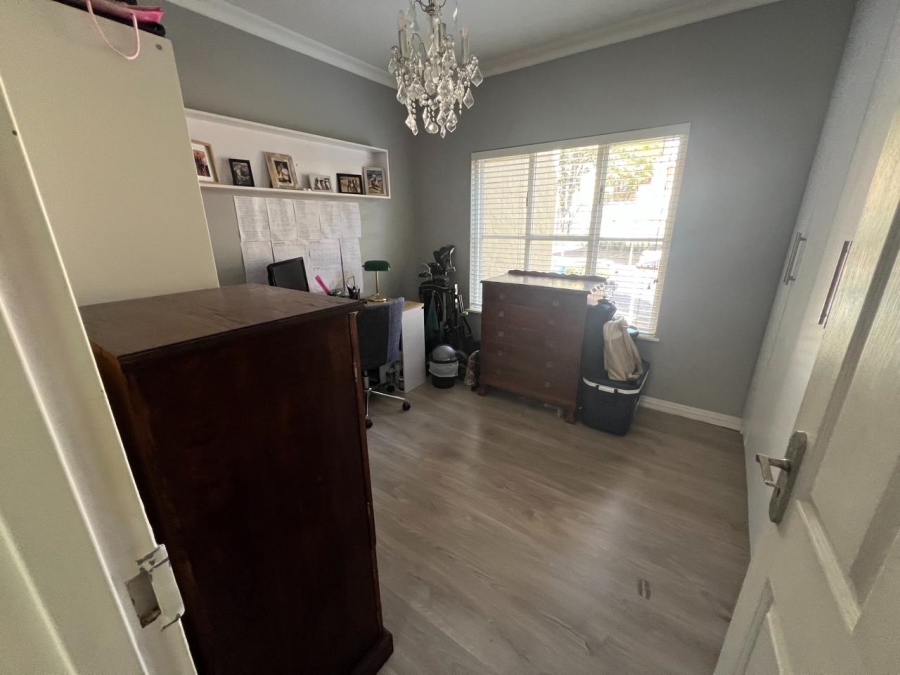 2 Bedroom Property for Sale in Benmore Gardens Gauteng