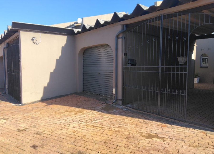 3 Bedroom Property for Sale in Goedeburg Gauteng