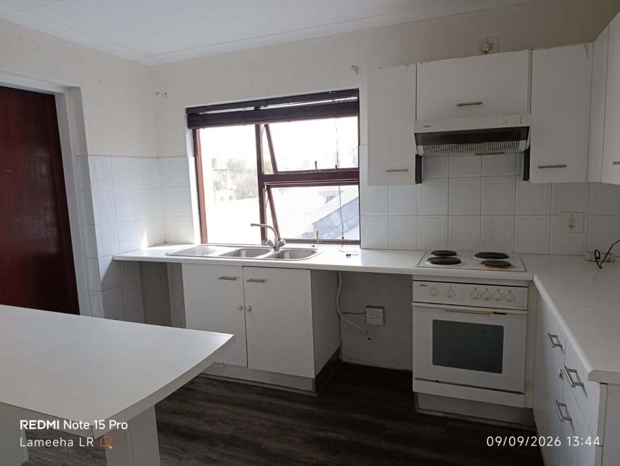 To Let 2 Bedroom Property for Rent in Lakefield Gauteng
