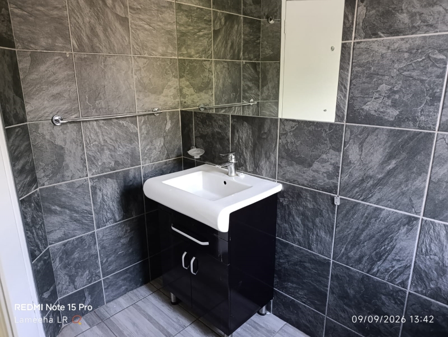 To Let 2 Bedroom Property for Rent in Lakefield Gauteng