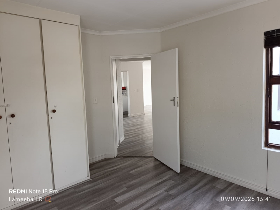 To Let 2 Bedroom Property for Rent in Lakefield Gauteng
