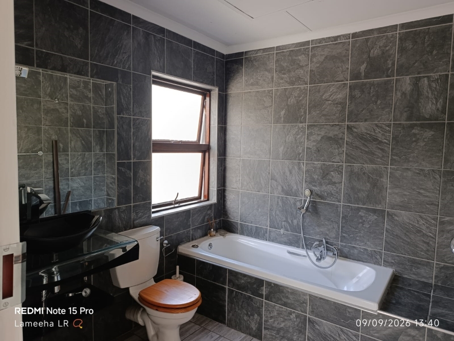 To Let 2 Bedroom Property for Rent in Lakefield Gauteng