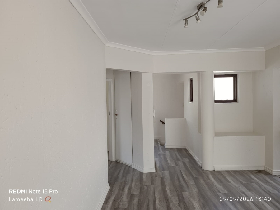 To Let 2 Bedroom Property for Rent in Lakefield Gauteng