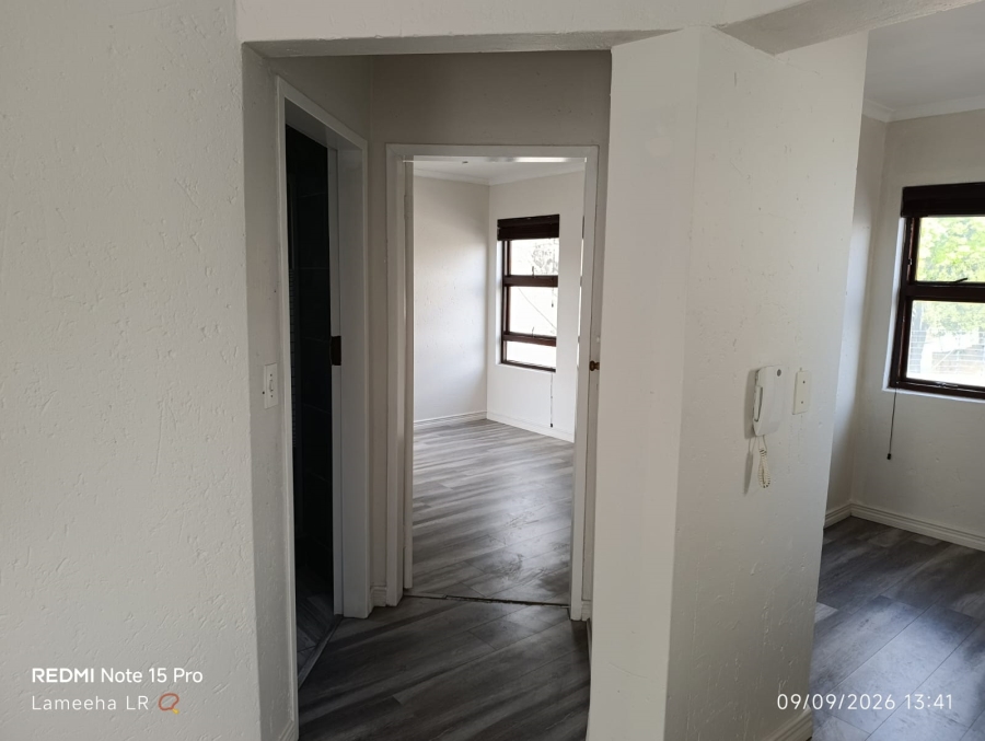 To Let 2 Bedroom Property for Rent in Lakefield Gauteng