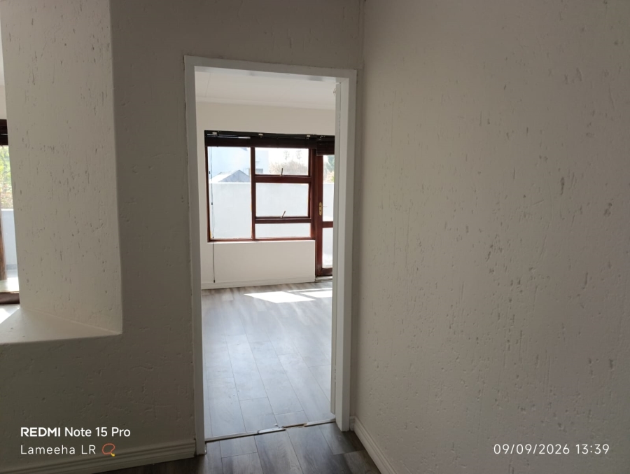 To Let 2 Bedroom Property for Rent in Lakefield Gauteng