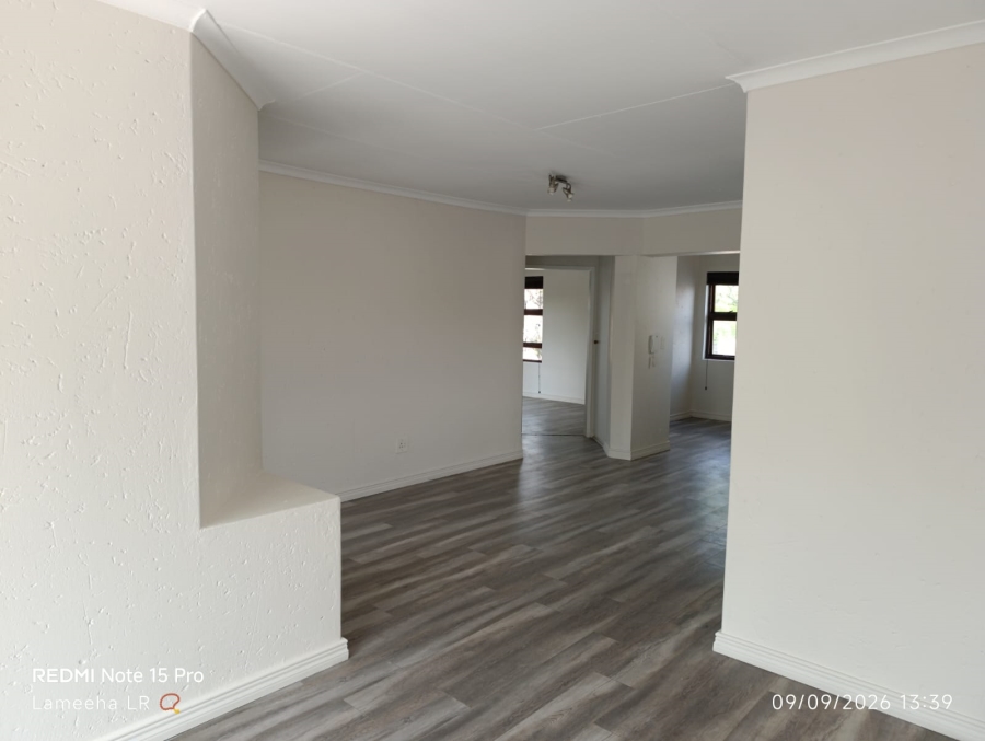 To Let 2 Bedroom Property for Rent in Lakefield Gauteng
