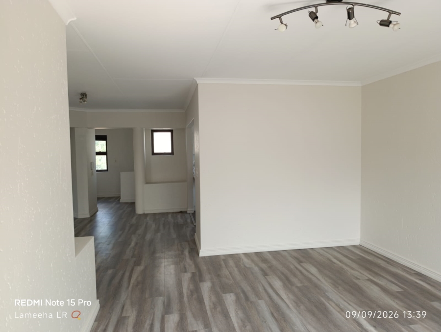 To Let 2 Bedroom Property for Rent in Lakefield Gauteng