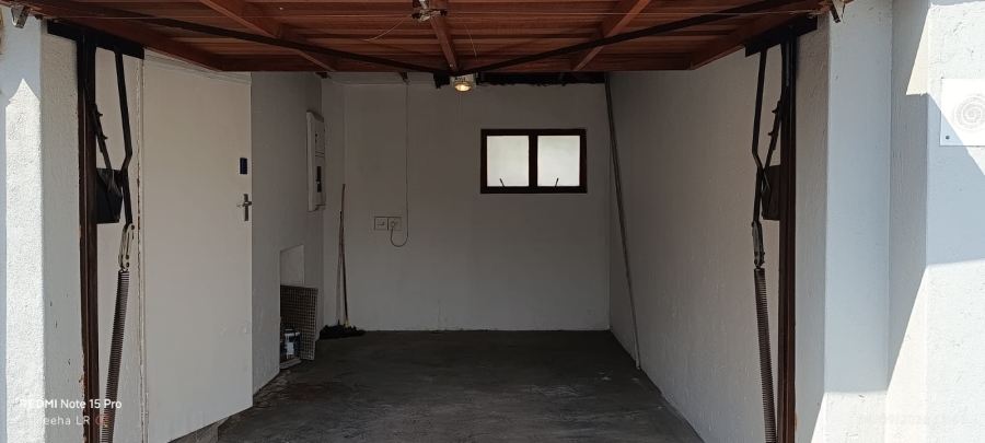To Let 2 Bedroom Property for Rent in Lakefield Gauteng