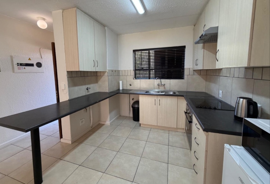 To Let 2 Bedroom Property for Rent in Lakefield Gauteng