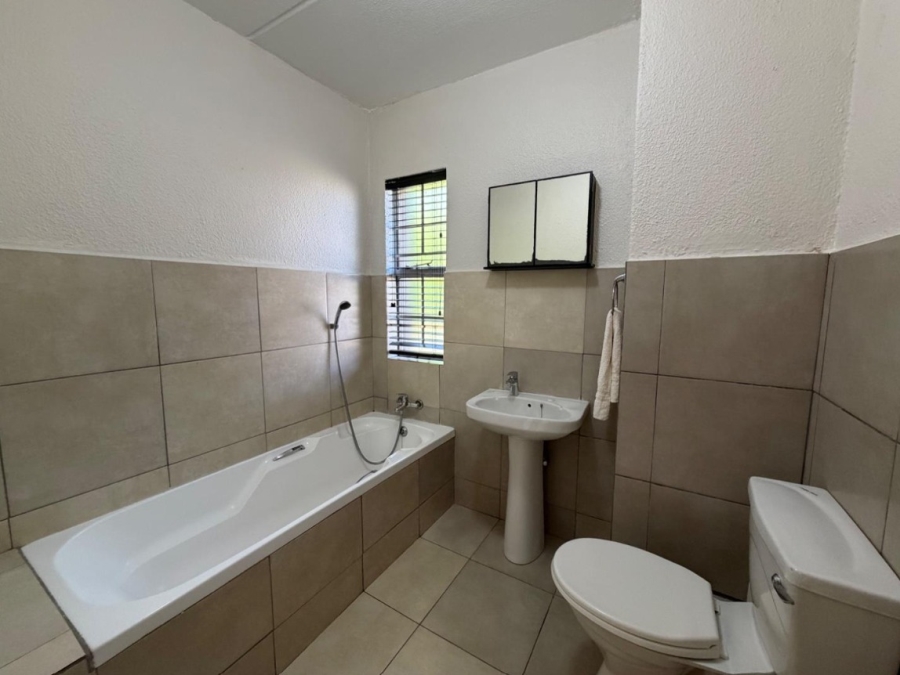 To Let 2 Bedroom Property for Rent in Lakefield Gauteng