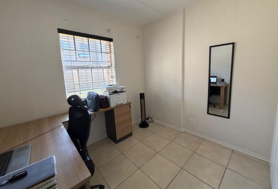 To Let 2 Bedroom Property for Rent in Lakefield Gauteng