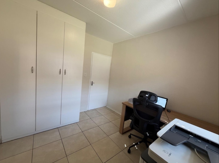 To Let 2 Bedroom Property for Rent in Lakefield Gauteng