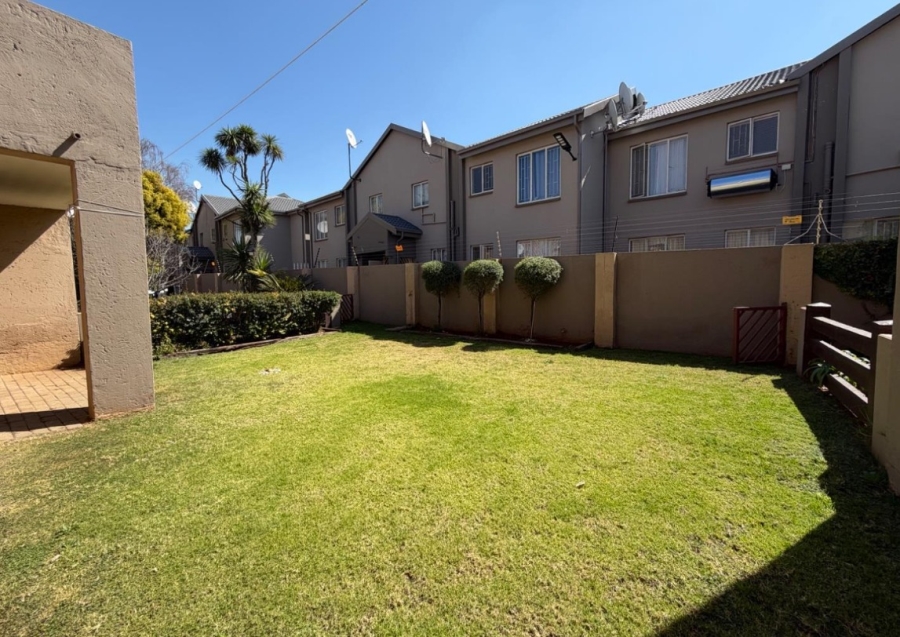 To Let 2 Bedroom Property for Rent in Lakefield Gauteng