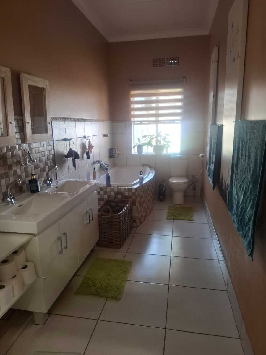 4 Bedroom Property for Sale in Cinderella Gauteng