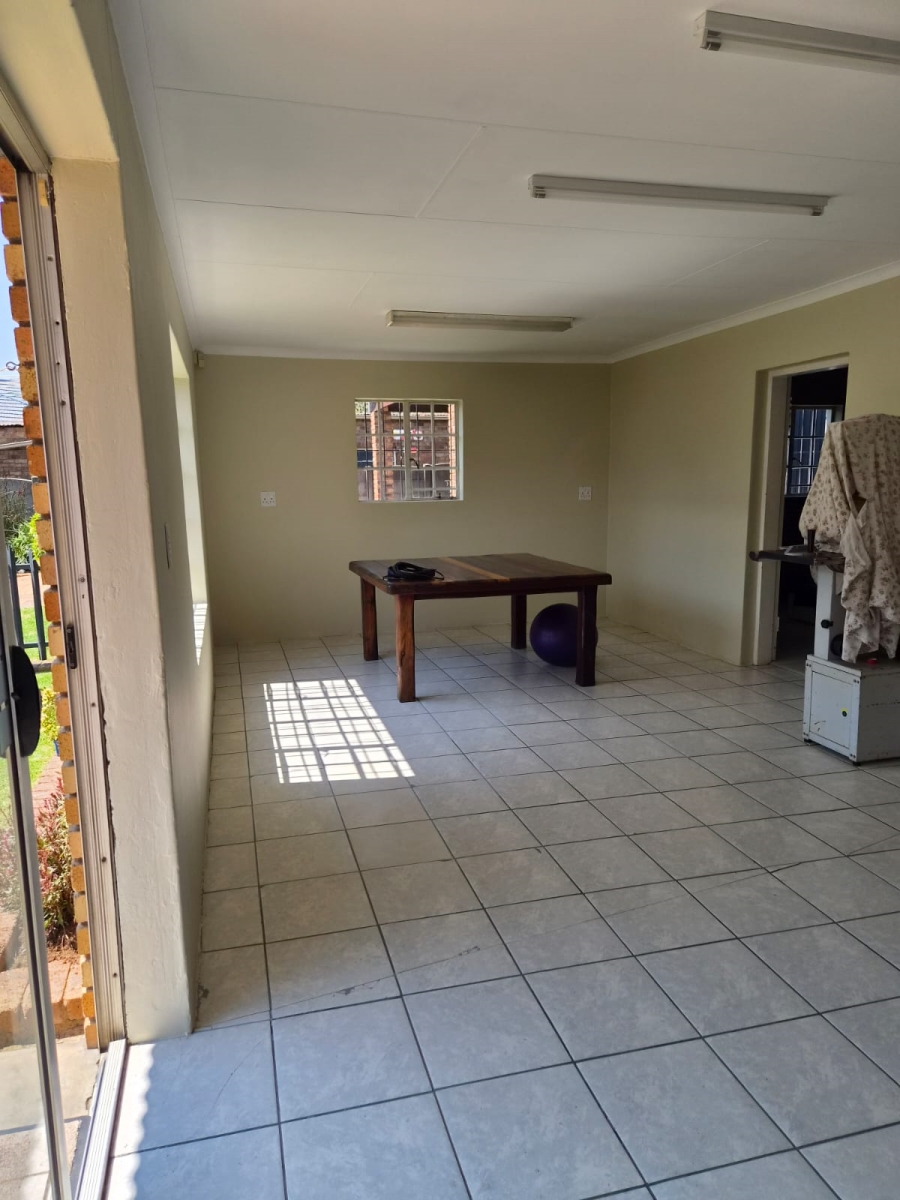 4 Bedroom Property for Sale in Cinderella Gauteng