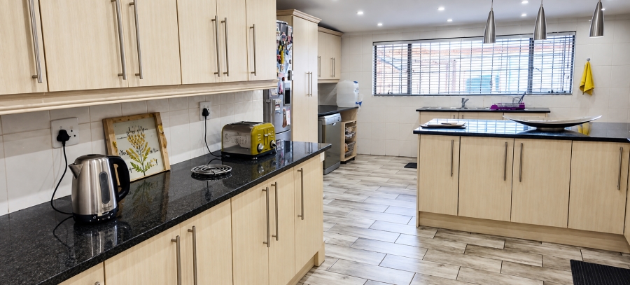 4 Bedroom Property for Sale in Van Riebeeck Park Gauteng